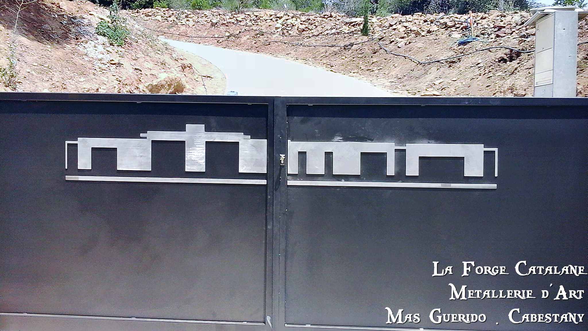 Portail tole decoupe laser motif personnalise thermolaquage  forge catalane.jpg